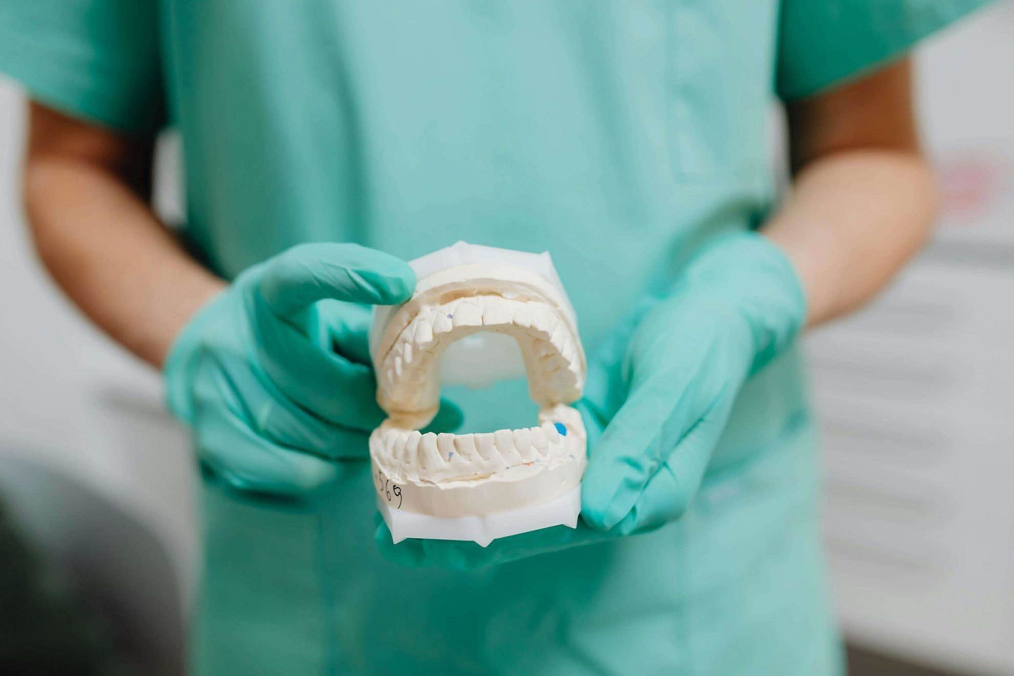 Come Accedere a Odontoiatria: Requisiti, Esami e Modalità