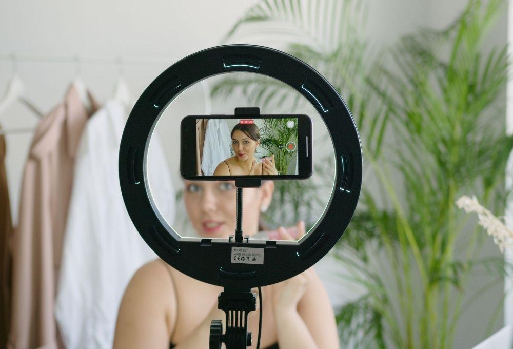 Influencer Influencer